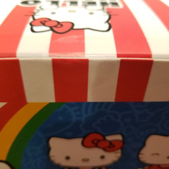 Sanrio x Kidrobot Hello Kitty Classic 3" Vinyl Figure (2-Pack) - Picture 3 of 3